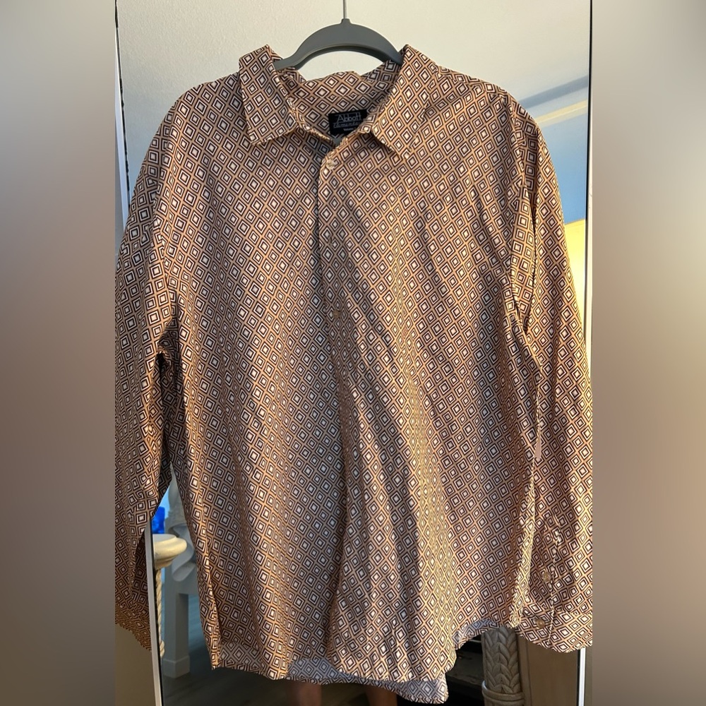 NEW Abbott Elementary Men’s Beige Diamond Button Down Shirt 2X $54